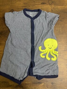⭐️5 for $20⭐️ Carters Striped Baby Romper with Yellow Octopus 9M